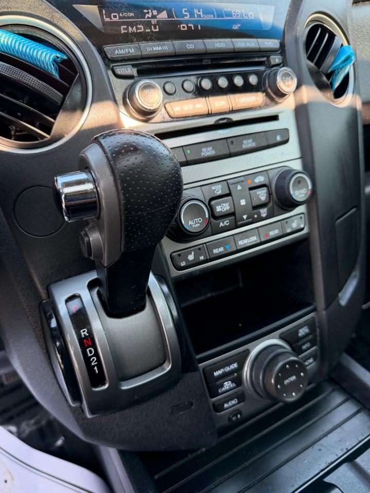 Honda Pilot 2WD 4dr Touring w/RES & Navi 2012