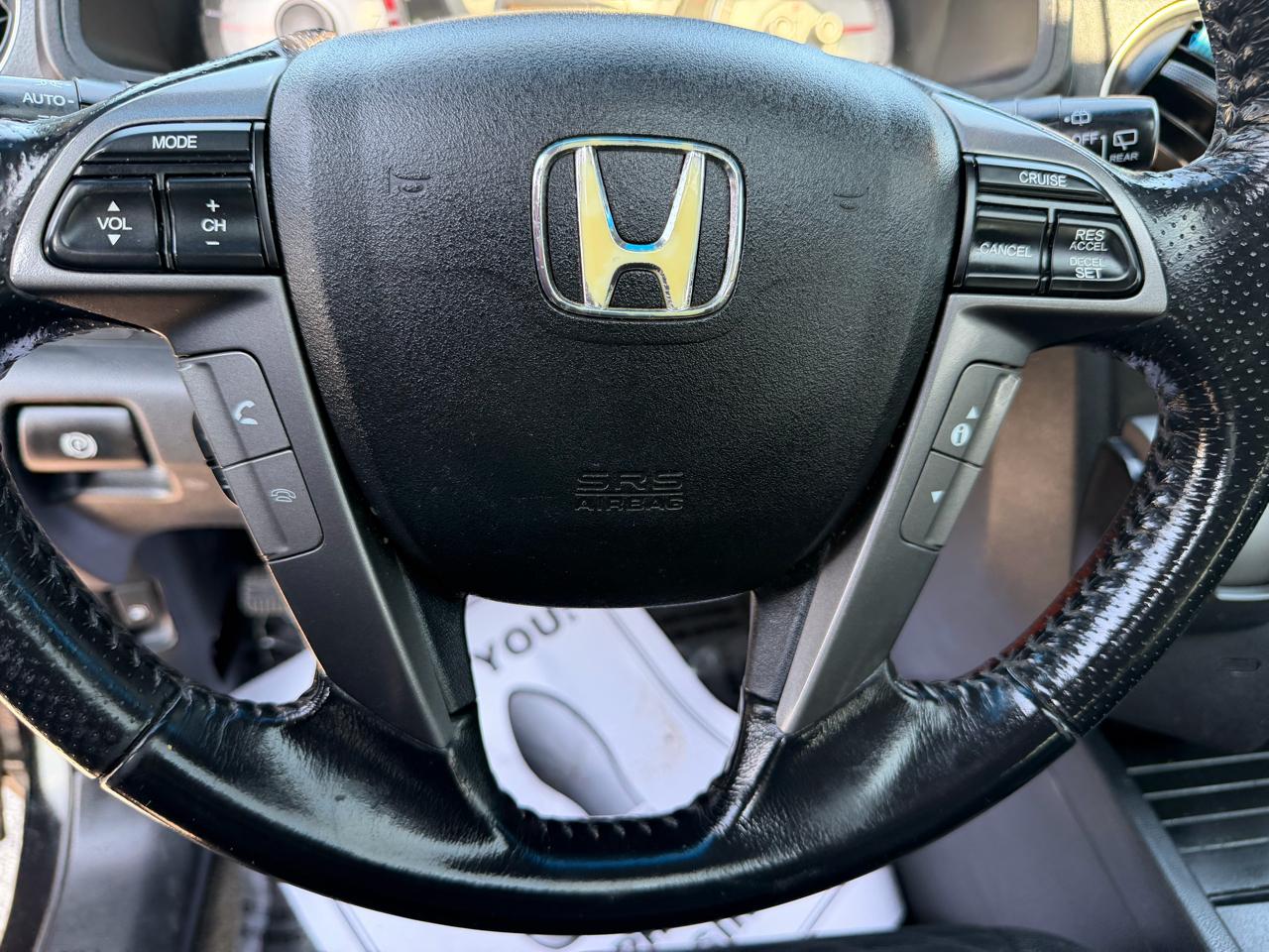 Honda Pilot 2WD 4dr Touring w/RES & Navi 2012