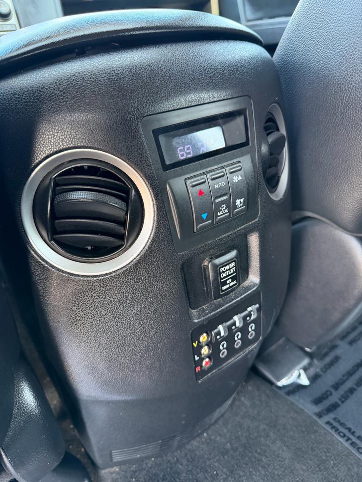 Honda Pilot 2WD 4dr Touring w/RES & Navi 2012