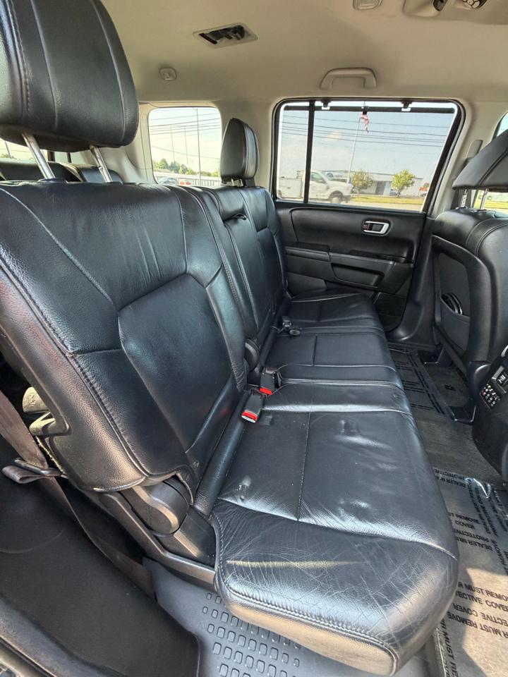 Honda Pilot 2WD 4dr Touring w/RES & Navi 2012