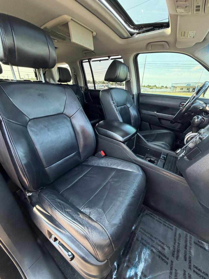 Honda Pilot 2WD 4dr Touring w/RES & Navi 2012