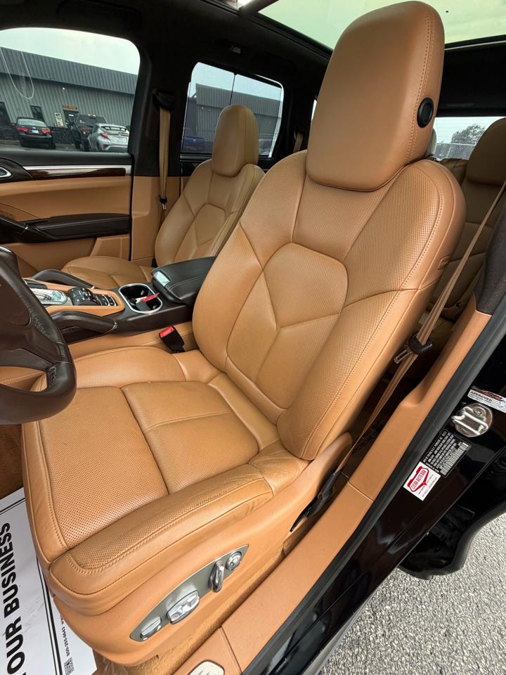 Porsche Cayenne AWD 4dr Turbo 2013