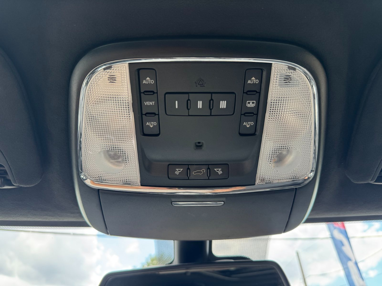 2014 Jeep Grand Cherokee Summit photo 44
