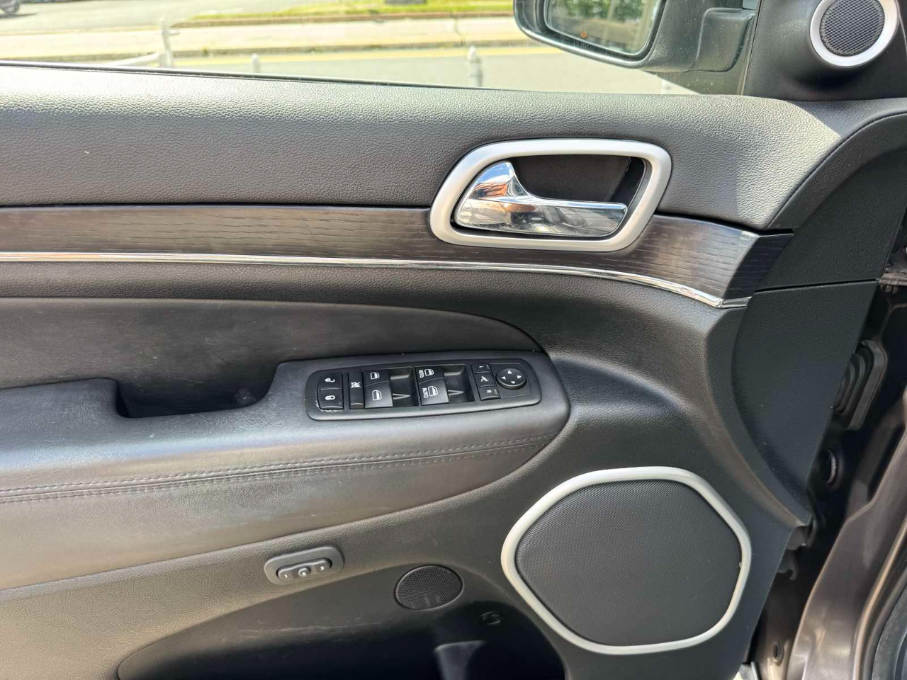 2014 Jeep Grand Cherokee Summit photo 46