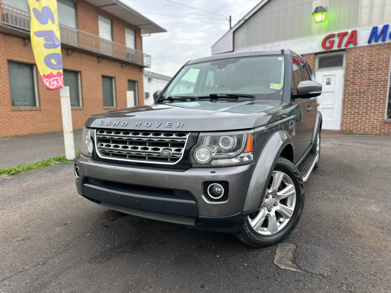 2016 Land Rover LR4 HSE photo 2