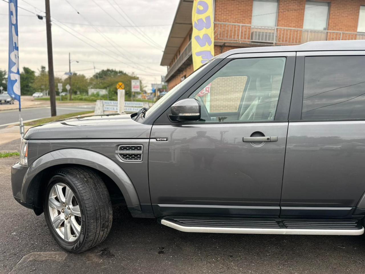 2016 Land Rover LR4 HSE photo 4