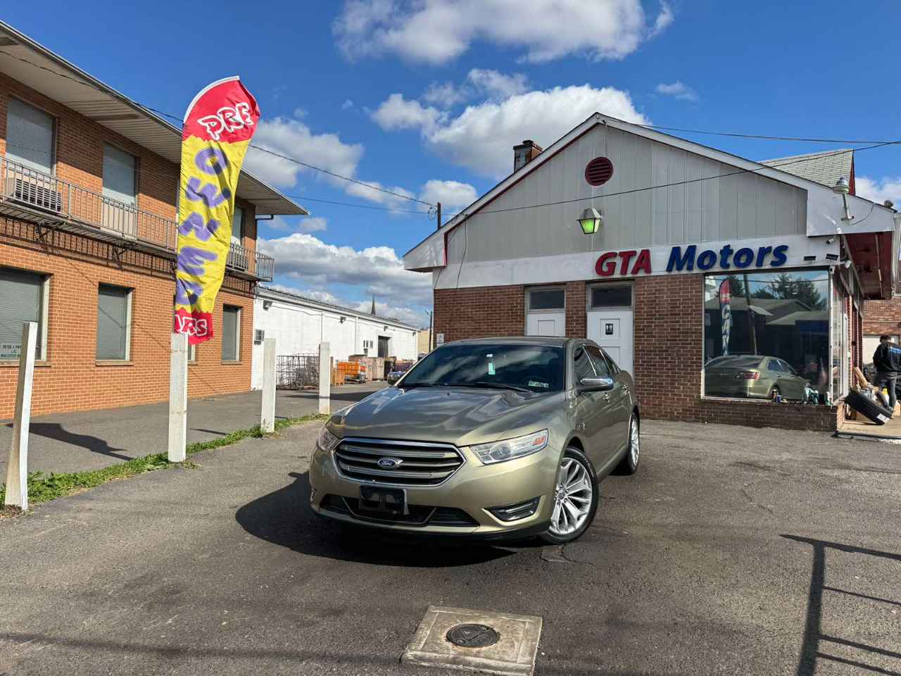 Ford Taurus 4dr Sdn Limited FWD 2013