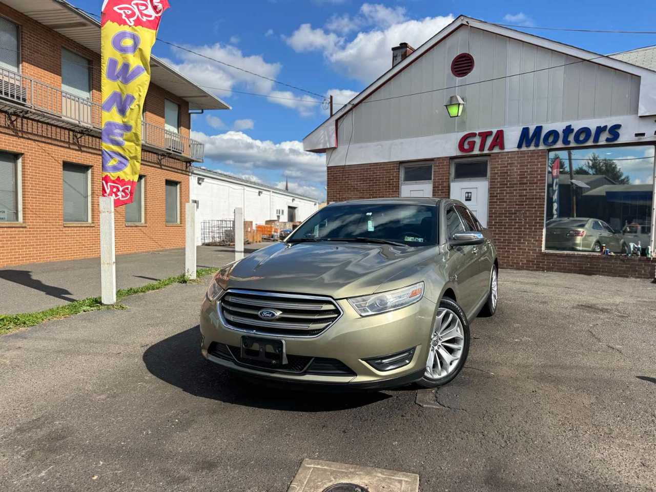 Ford Taurus 4dr Sdn Limited FWD 2013