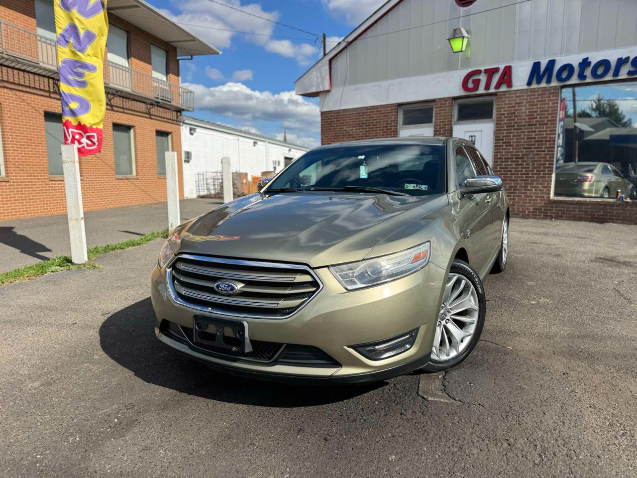 Ford Taurus 4dr Sdn Limited FWD 2013
