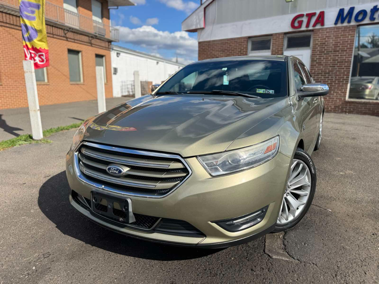 Ford Taurus 4dr Sdn Limited FWD 2013