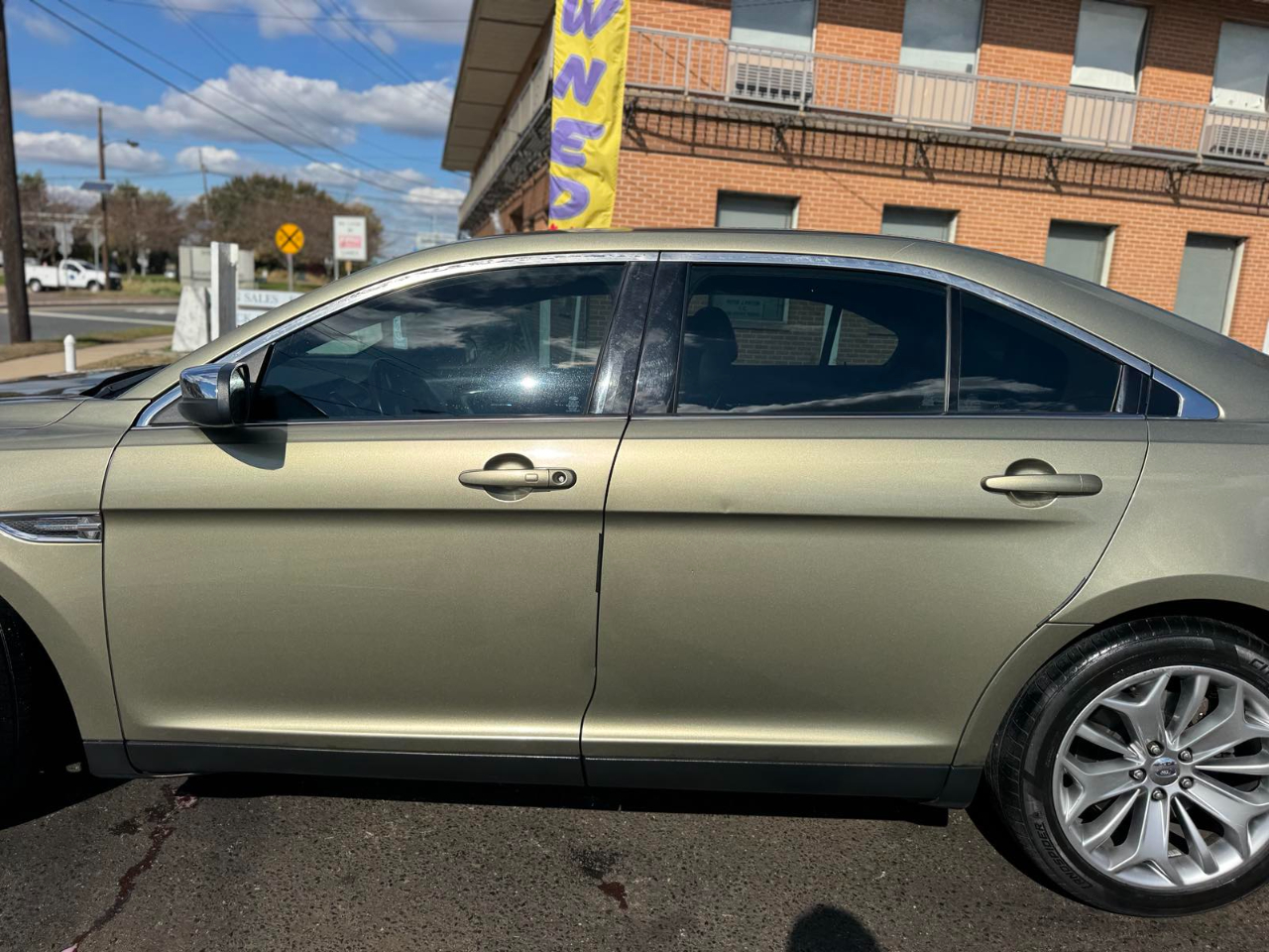 Ford Taurus 4dr Sdn Limited FWD 2013