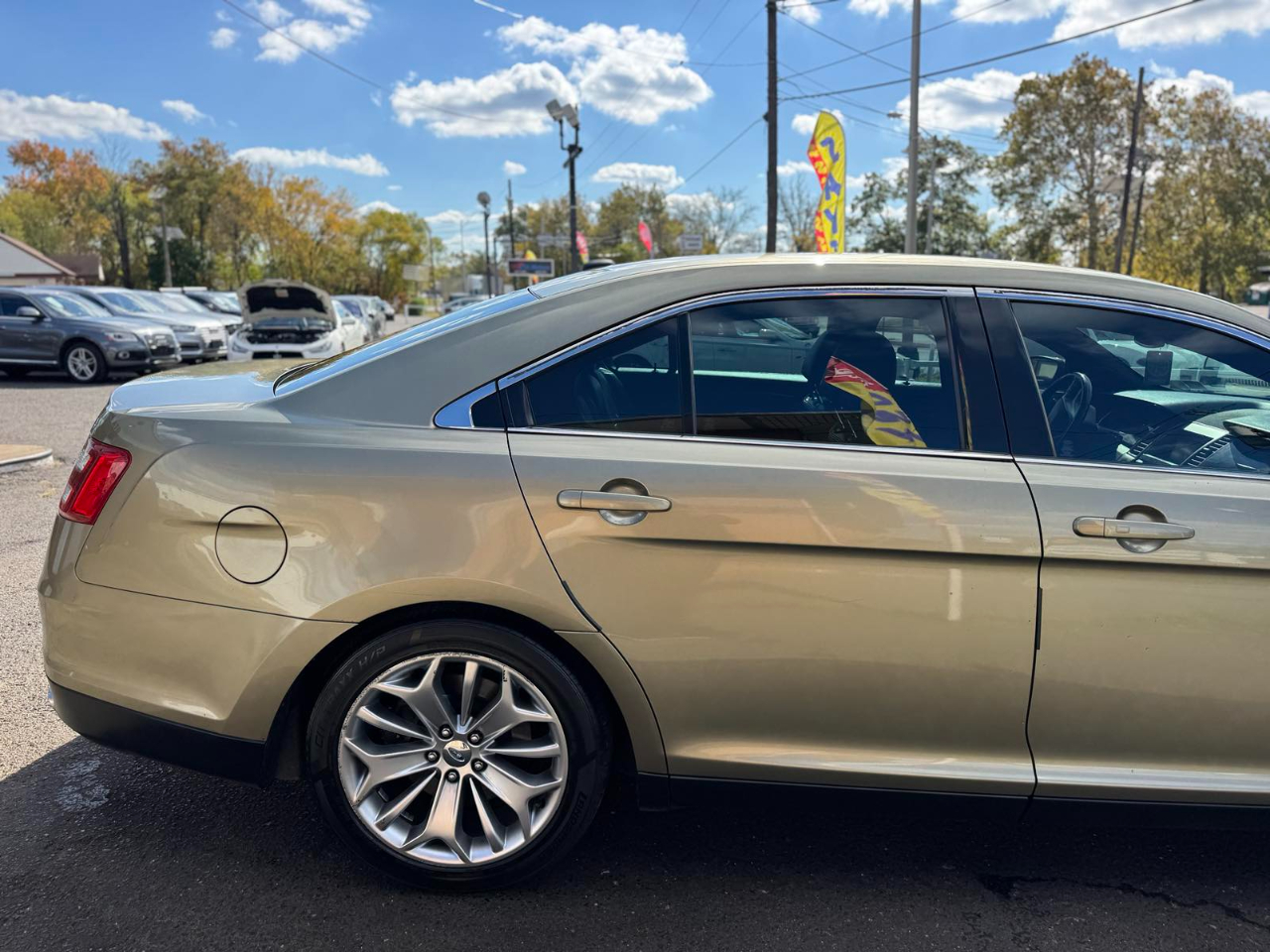 Ford Taurus 4dr Sdn Limited FWD 2013