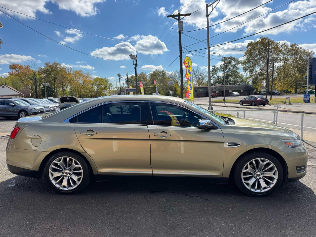 Ford Taurus 4dr Sdn Limited FWD 2013