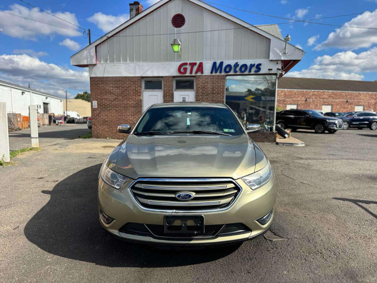 Ford Taurus 4dr Sdn Limited FWD 2013