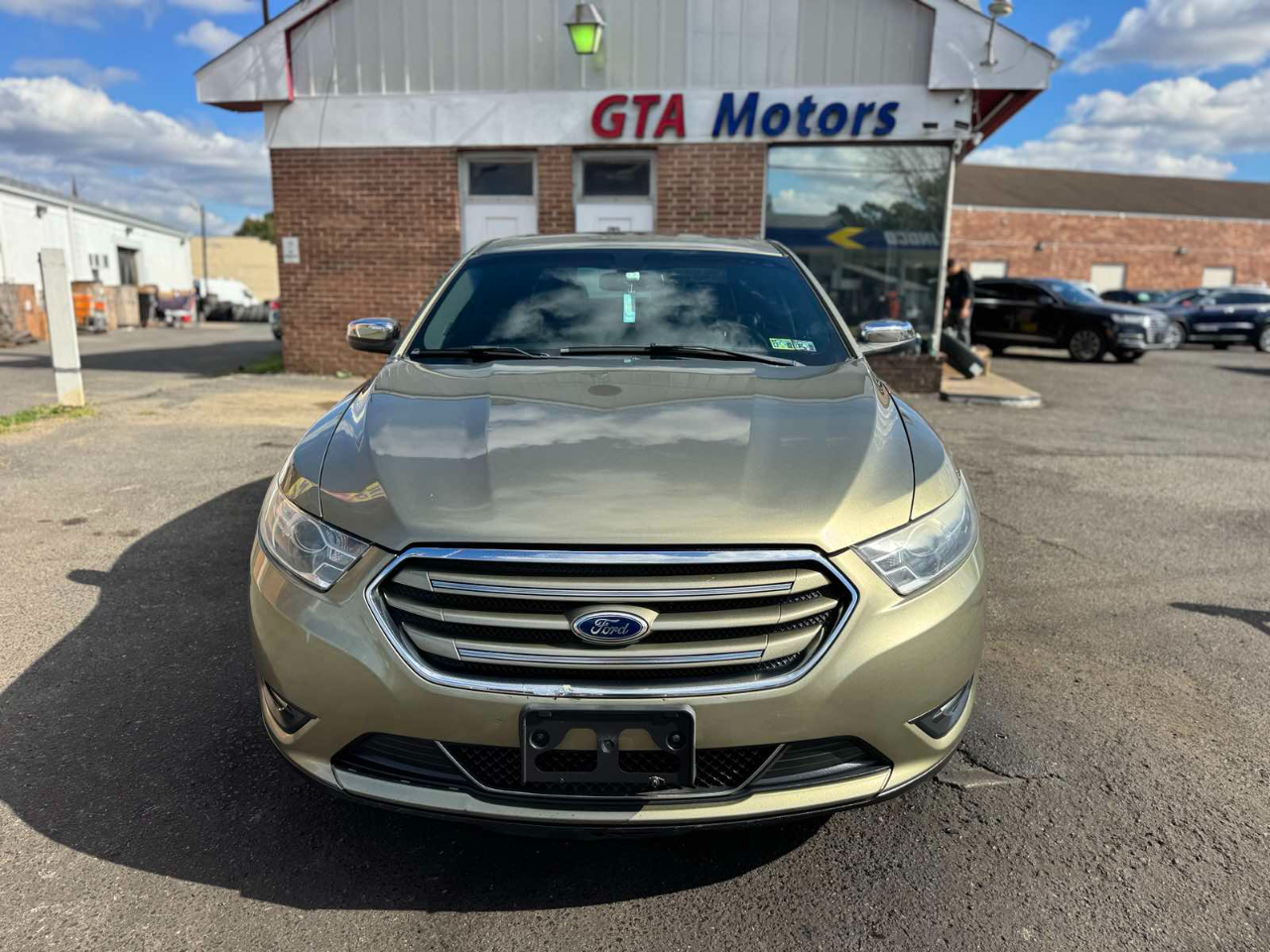 Ford Taurus 4dr Sdn Limited FWD 2013