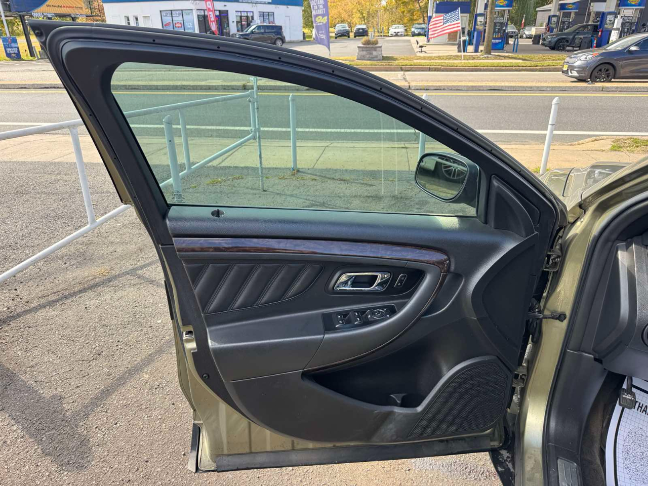 Ford Taurus 4dr Sdn Limited FWD 2013