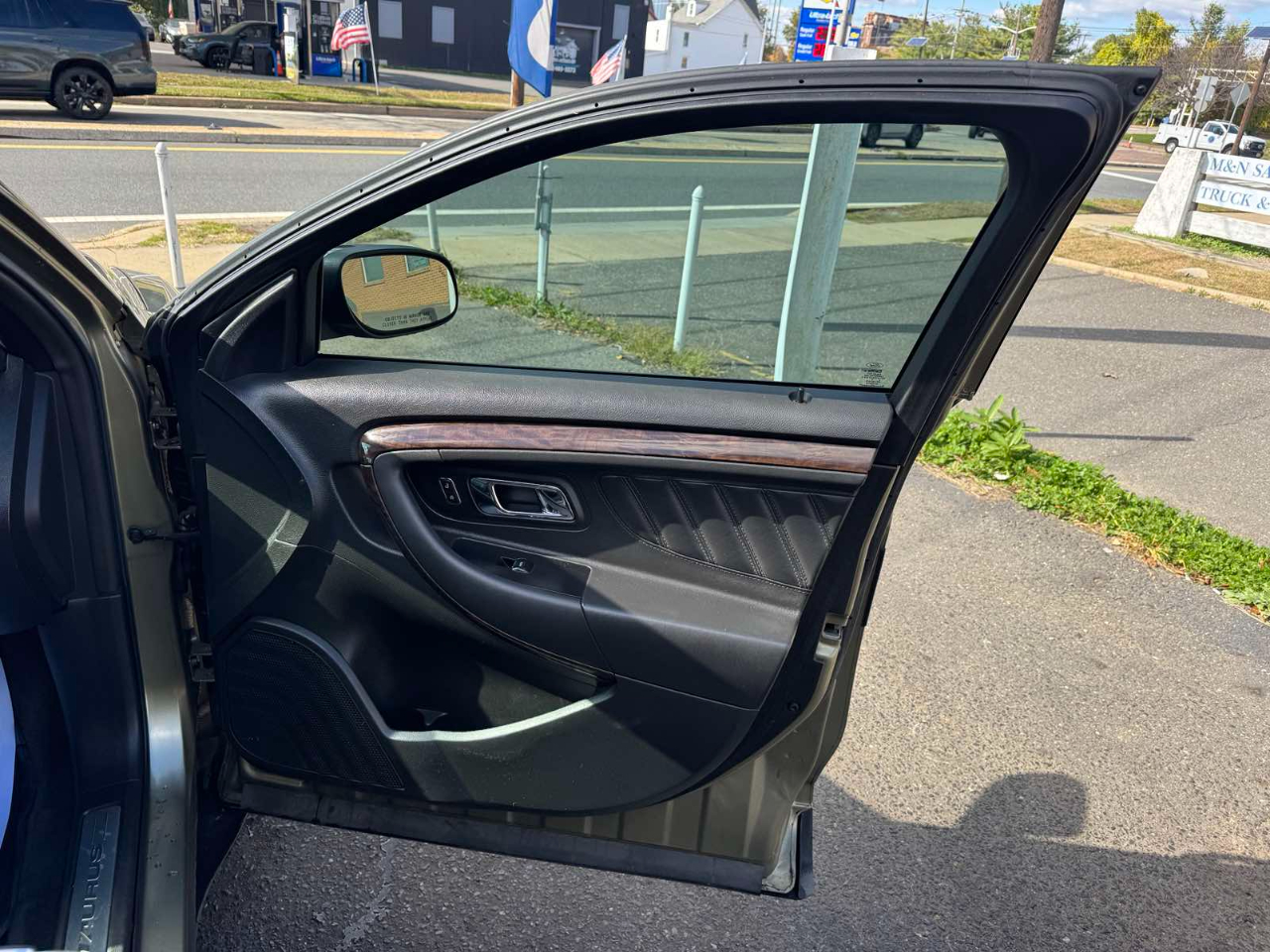 Ford Taurus 4dr Sdn Limited FWD 2013