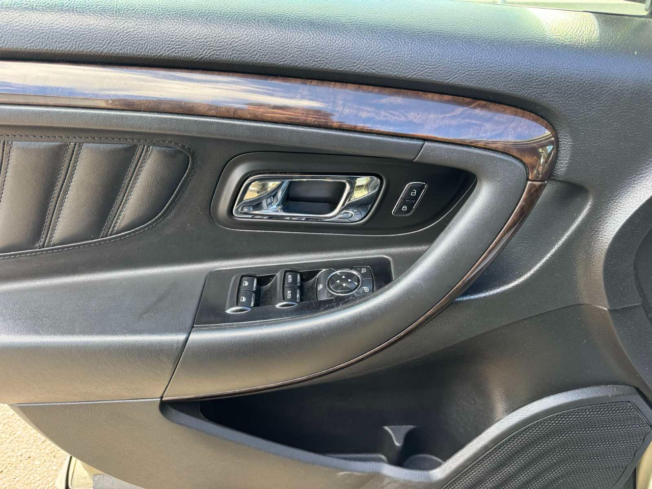 Ford Taurus 4dr Sdn Limited FWD 2013