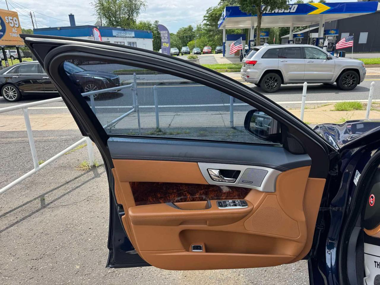 Jaguar XF 4dr Sdn V6 AWD 2013