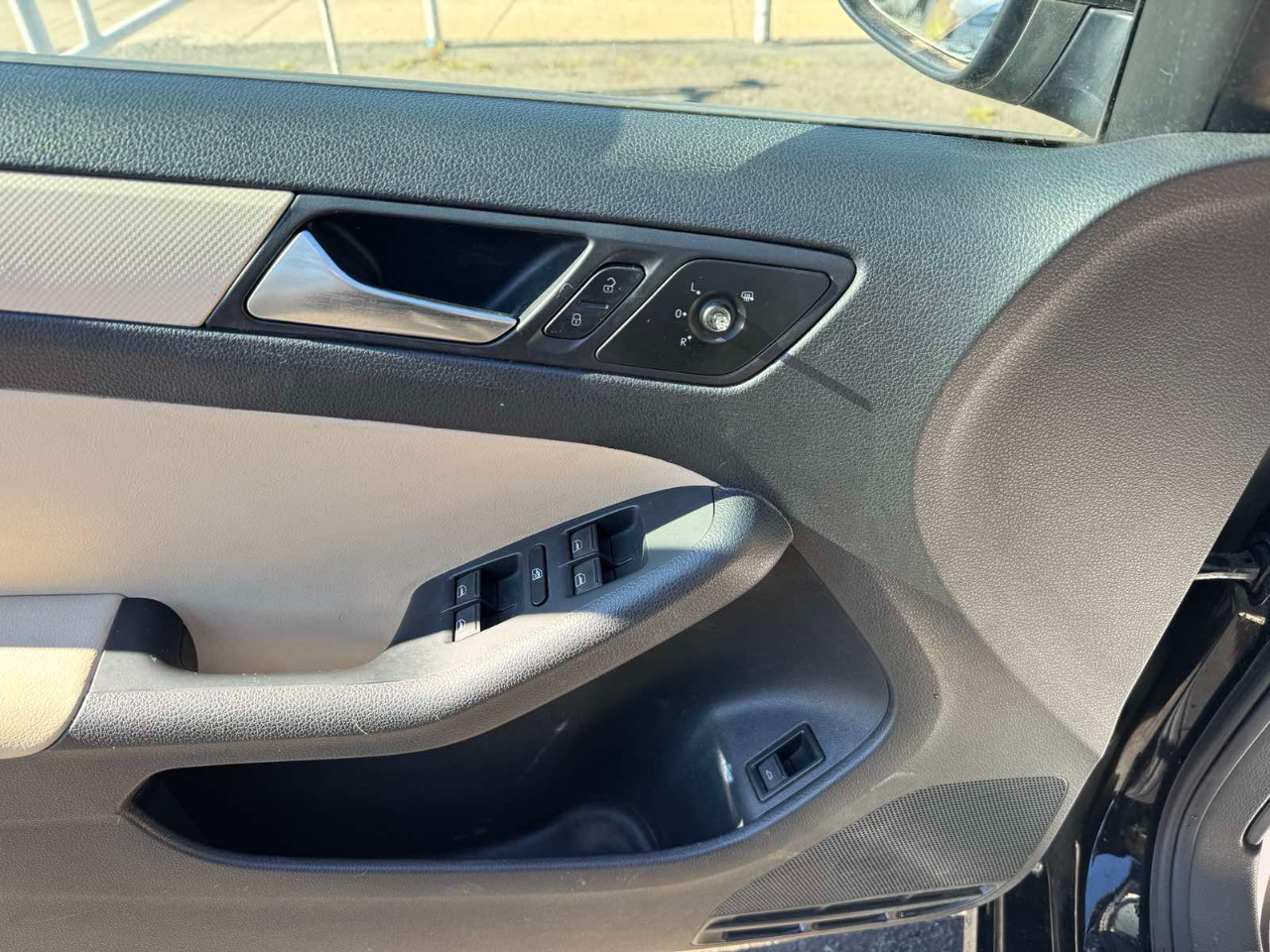 Volkswagen Jetta Sedan 4dr Auto SE PZEV 2012