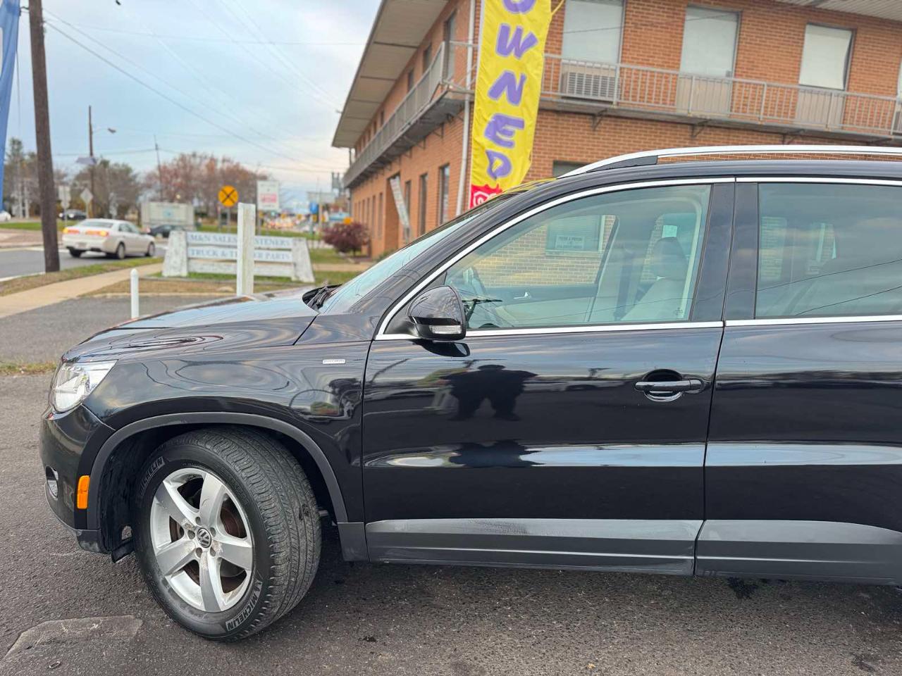Volkswagen Tiguan FWD 4dr Wolfsburg 2010