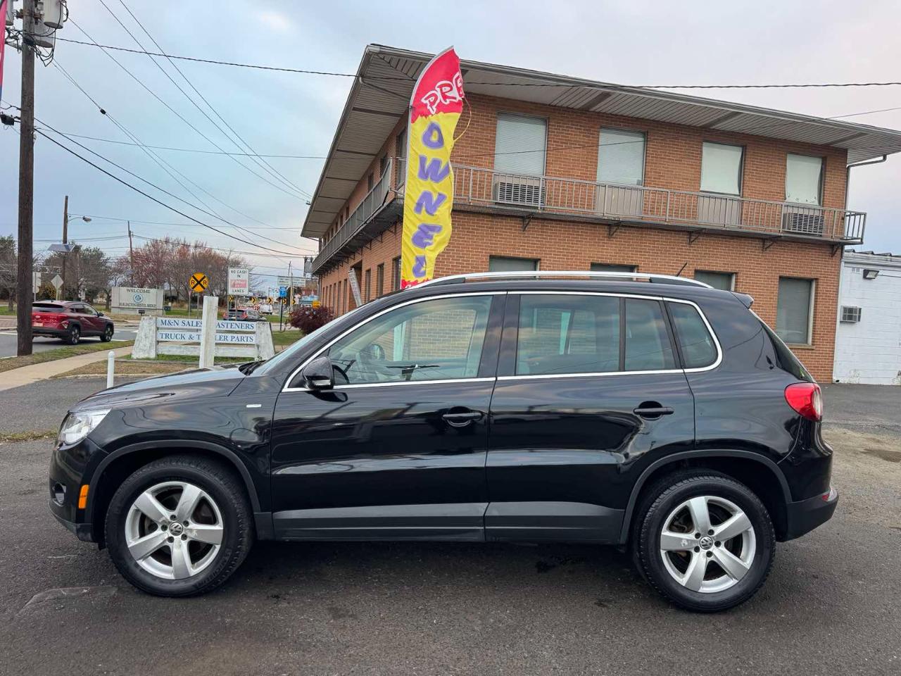 Volkswagen Tiguan FWD 4dr Wolfsburg 2010