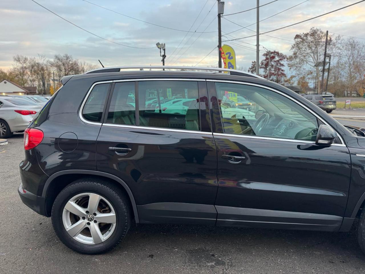 Volkswagen Tiguan FWD 4dr Wolfsburg 2010