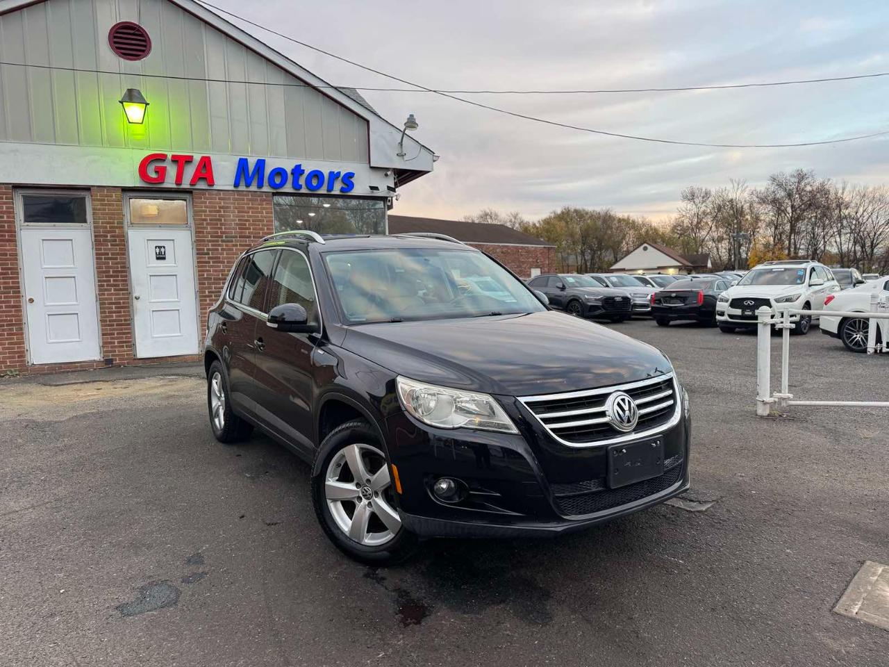 Volkswagen Tiguan FWD 4dr Wolfsburg 2010