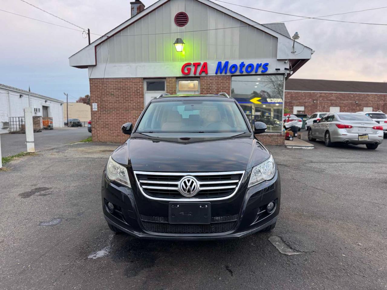 Volkswagen Tiguan FWD 4dr Wolfsburg 2010