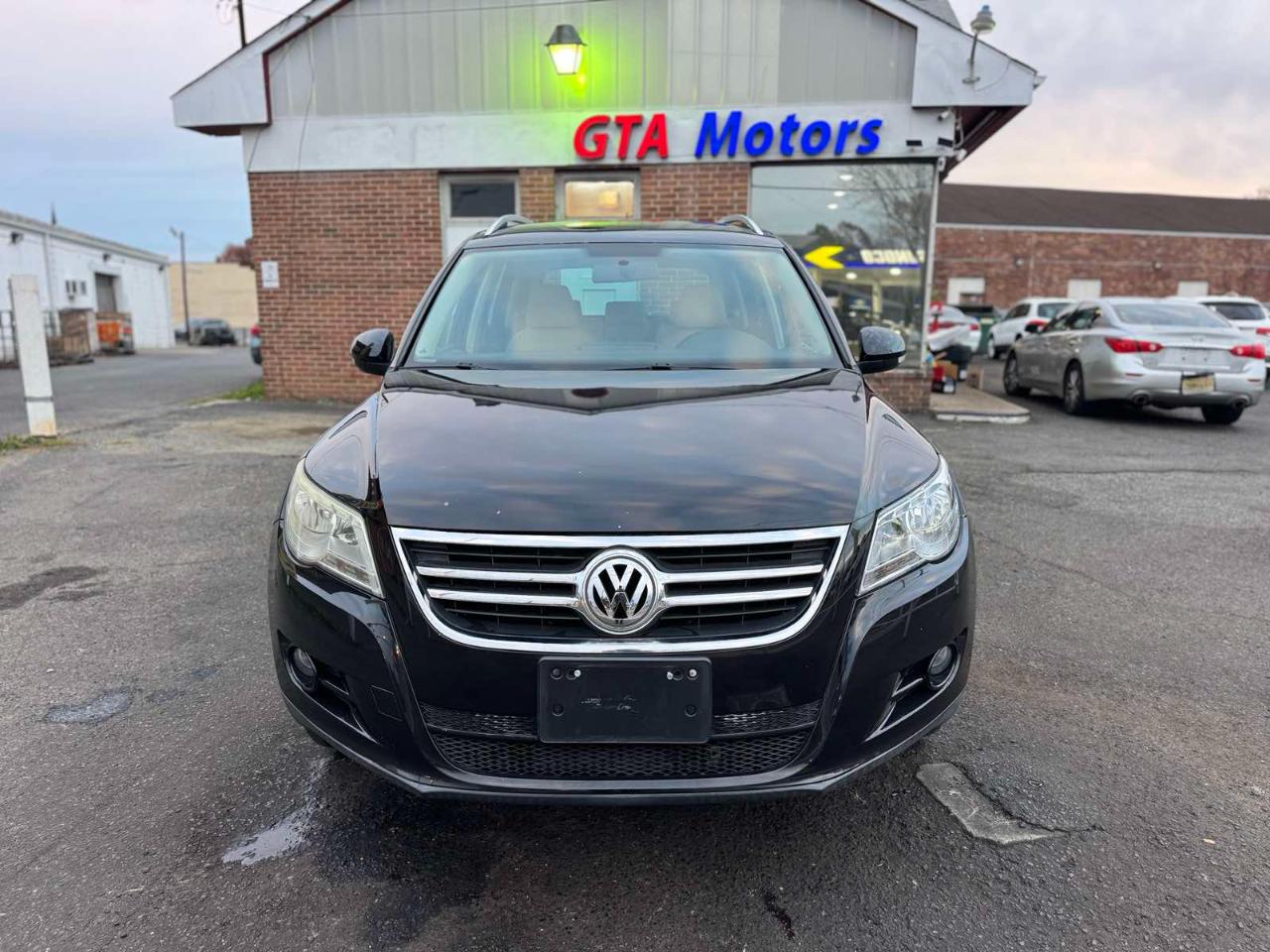 Volkswagen Tiguan FWD 4dr Wolfsburg 2010
