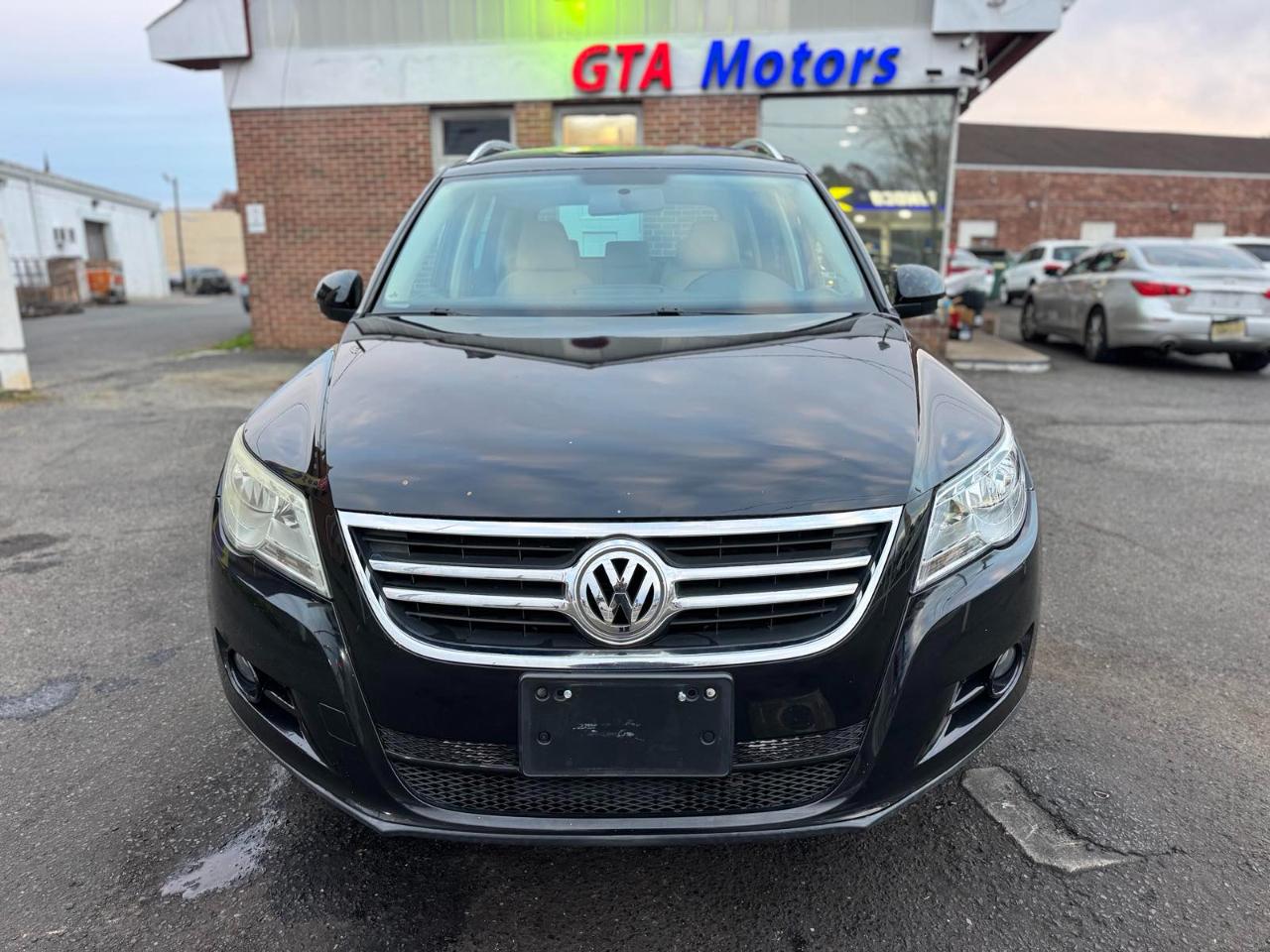 Volkswagen Tiguan FWD 4dr Wolfsburg 2010