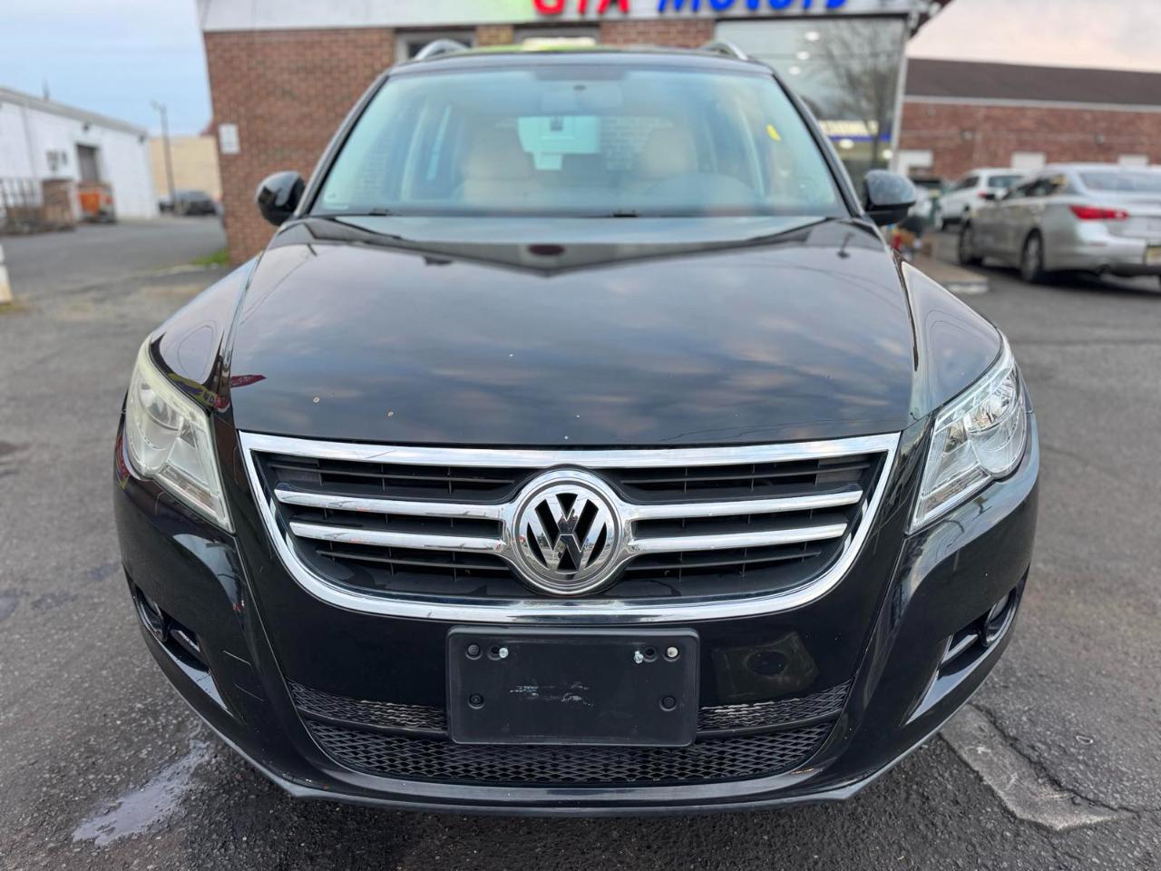 Volkswagen Tiguan FWD 4dr Wolfsburg 2010