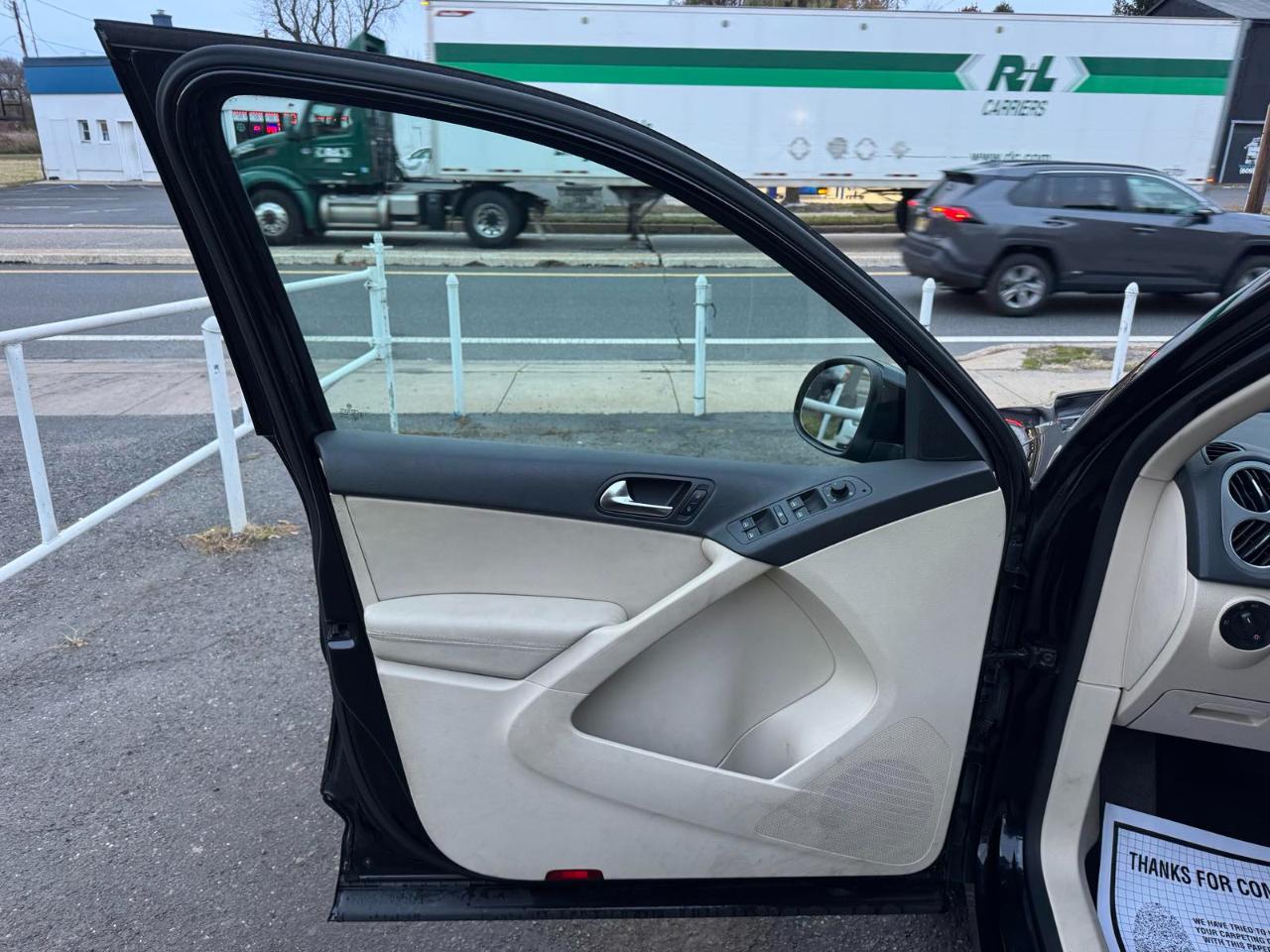 Volkswagen Tiguan FWD 4dr Wolfsburg 2010