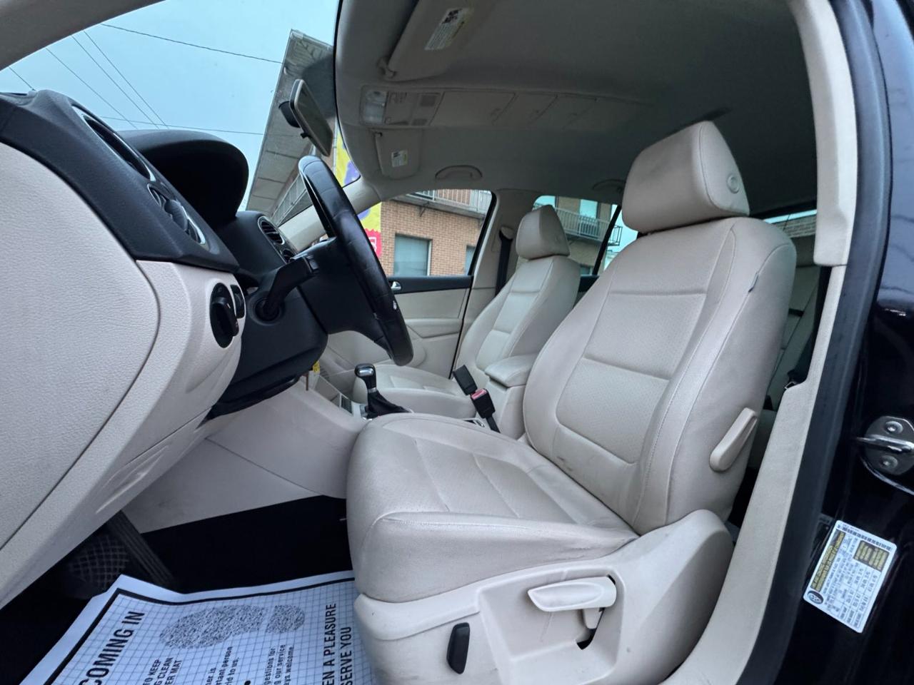 Volkswagen Tiguan FWD 4dr Wolfsburg 2010