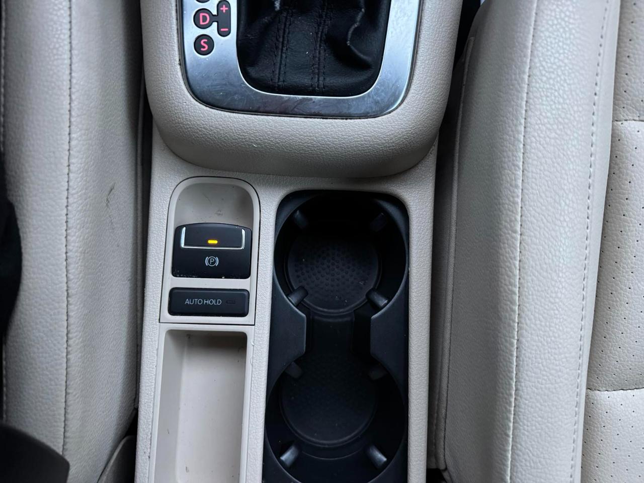 Volkswagen Tiguan FWD 4dr Wolfsburg 2010