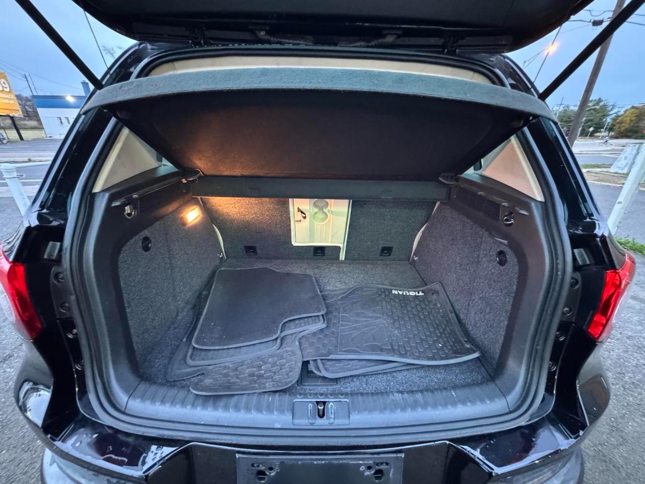 Volkswagen Tiguan FWD 4dr Wolfsburg 2010