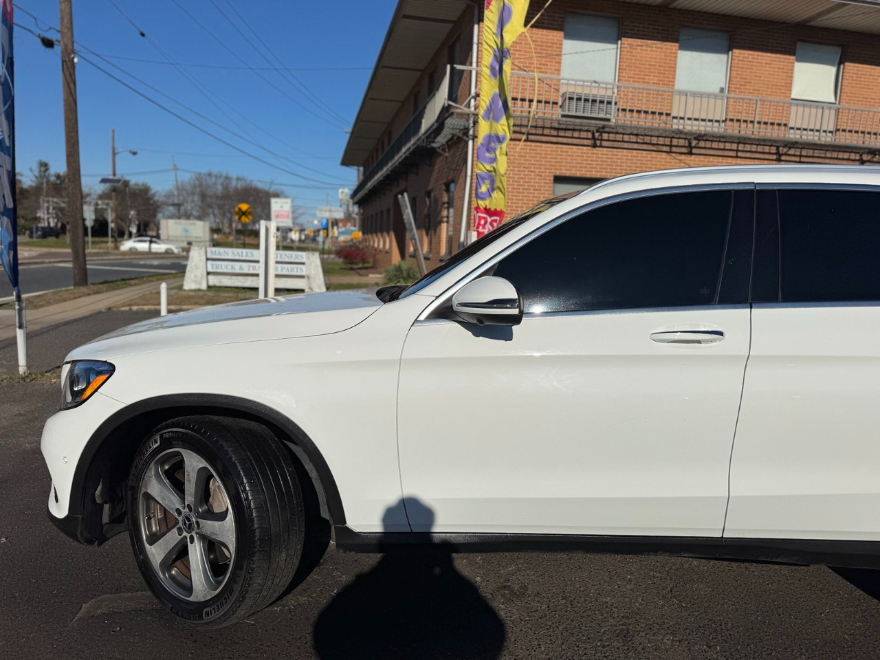 2017 Mercedes Benz GLC 300 4MATIC photo 2