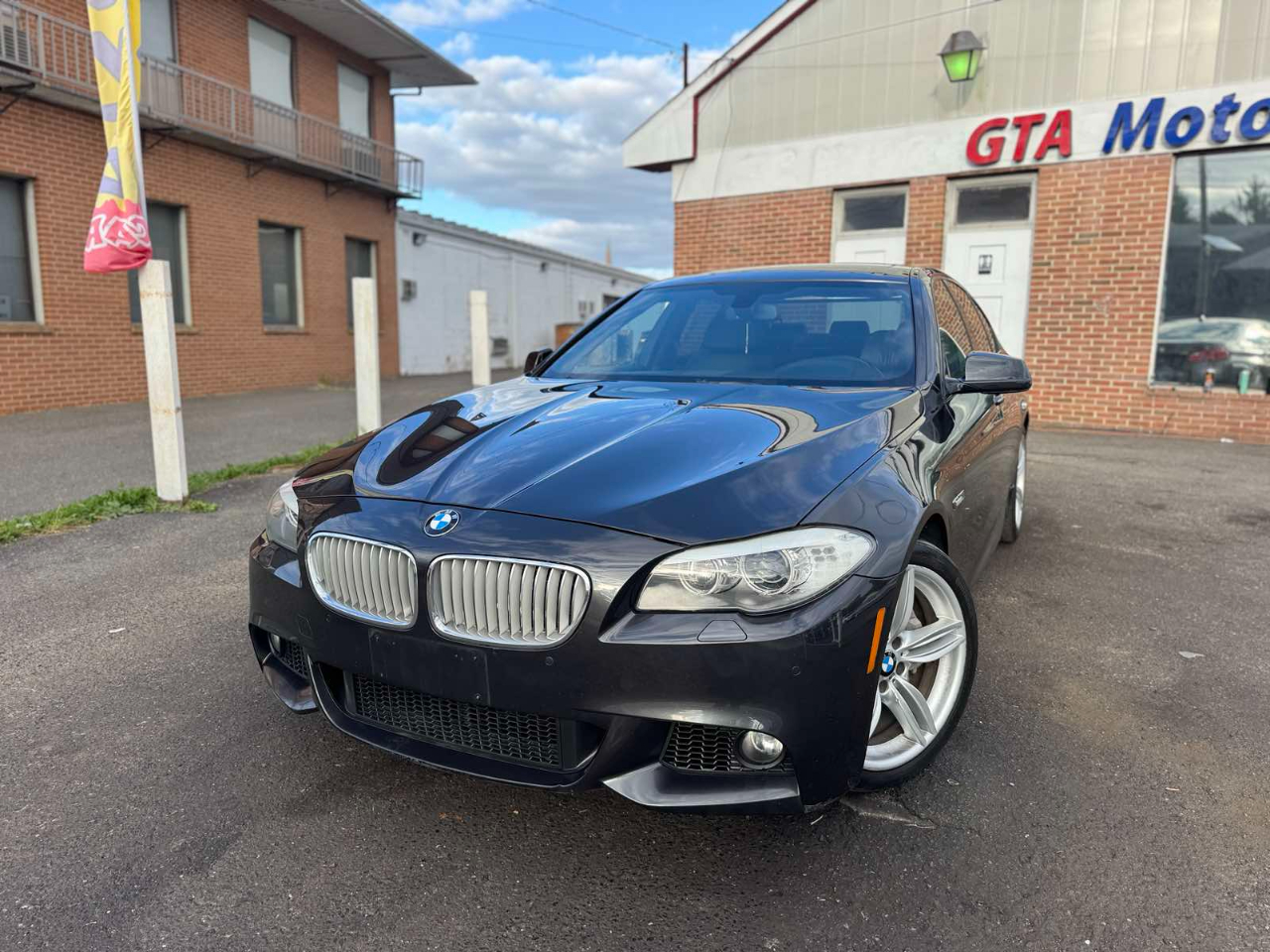 BMW 5 Series 4dr Sdn 550i xDrive AWD 2013