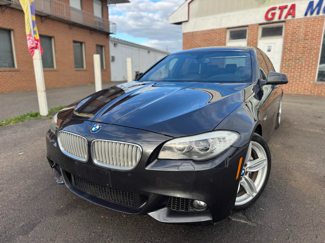 BMW 5 Series 4dr Sdn 550i xDrive AWD 2013