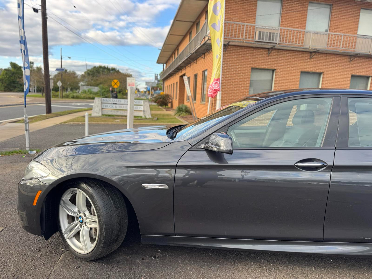 BMW 5 Series 4dr Sdn 550i xDrive AWD 2013