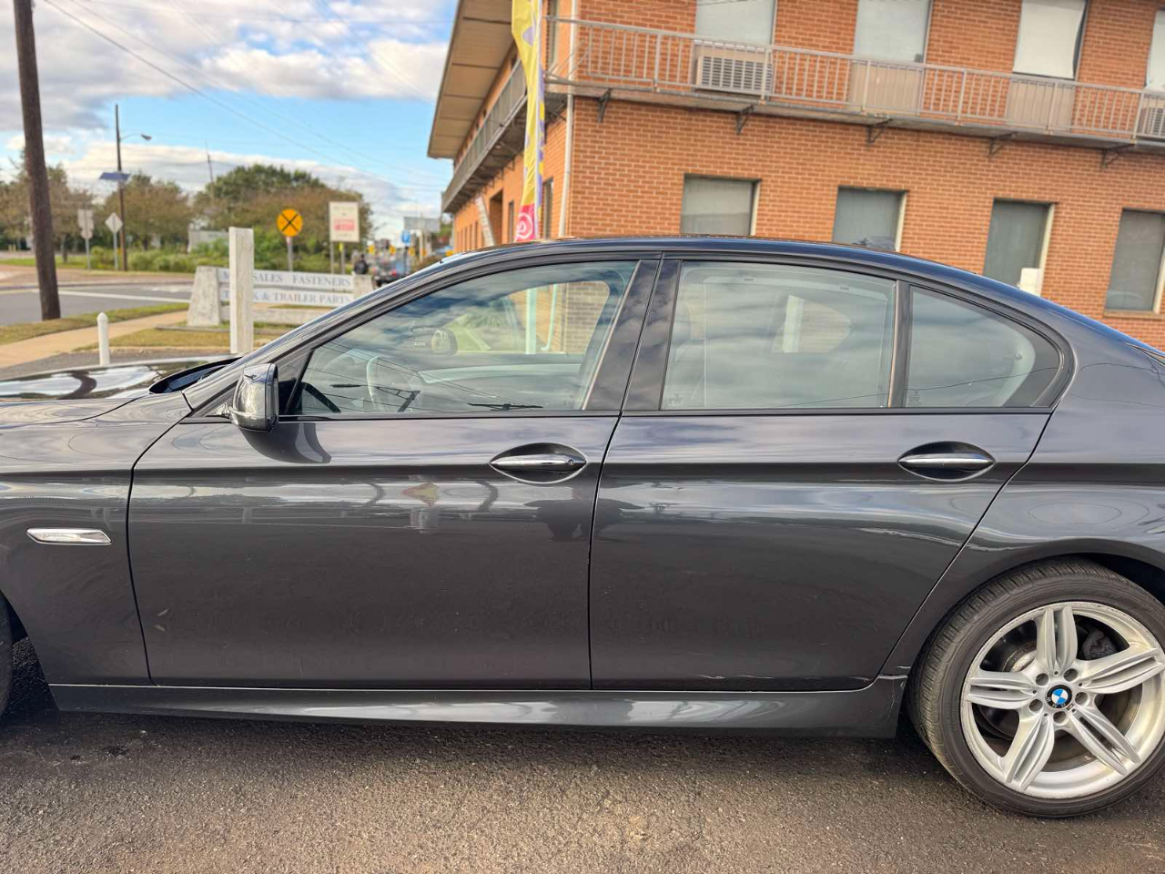 BMW 5 Series 4dr Sdn 550i xDrive AWD 2013