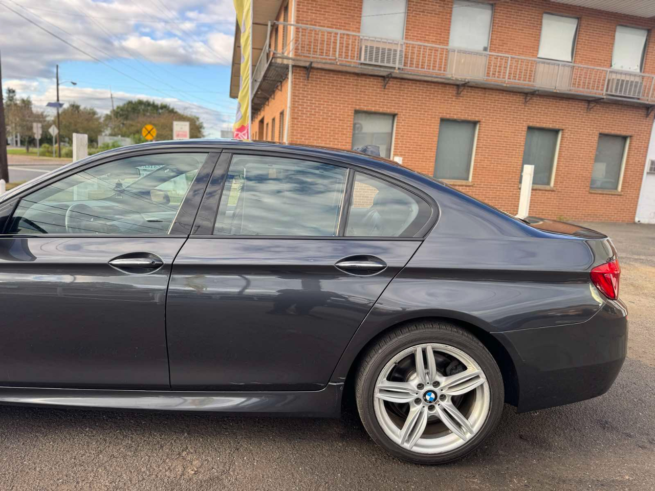 BMW 5 Series 4dr Sdn 550i xDrive AWD 2013