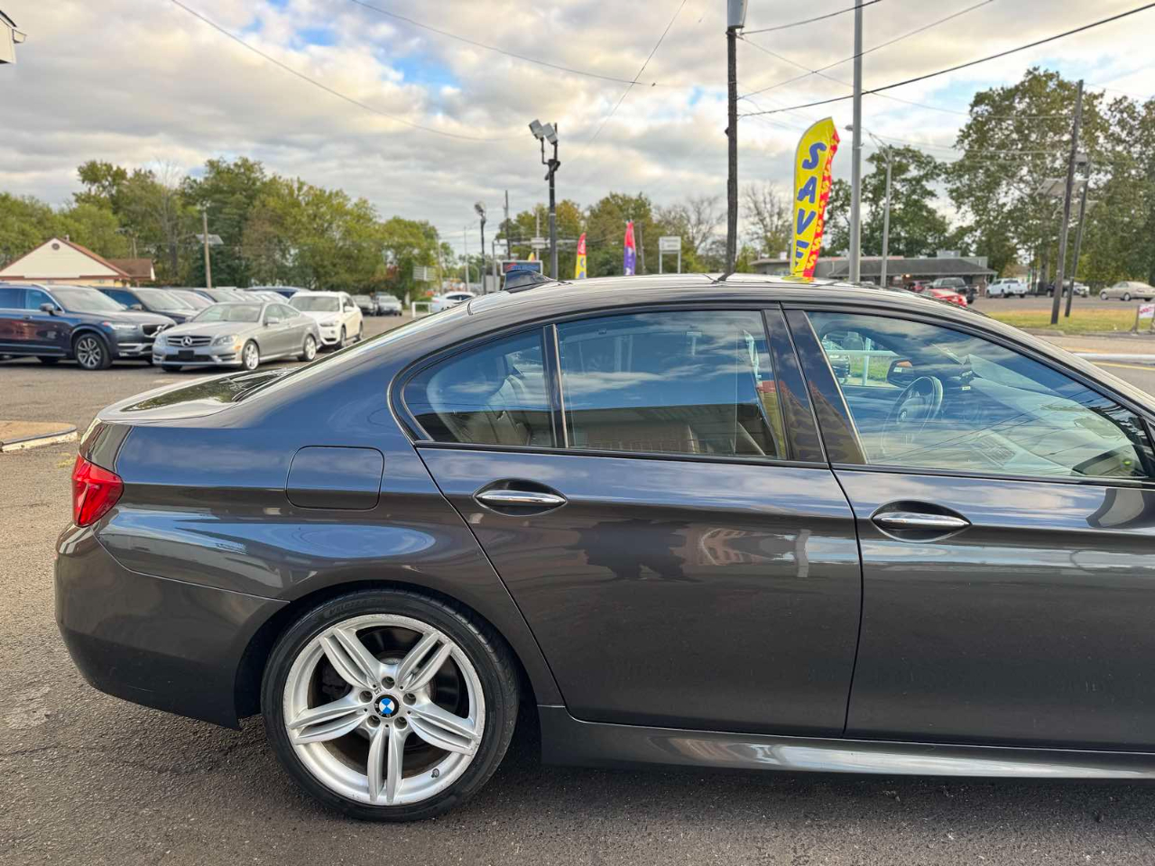 BMW 5 Series 4dr Sdn 550i xDrive AWD 2013