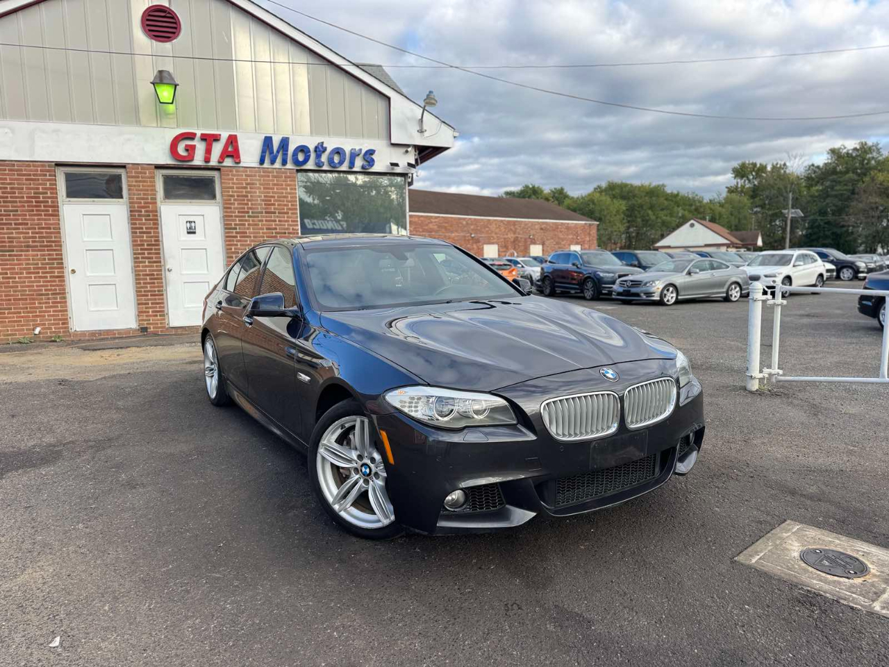 BMW 5 Series 4dr Sdn 550i xDrive AWD 2013