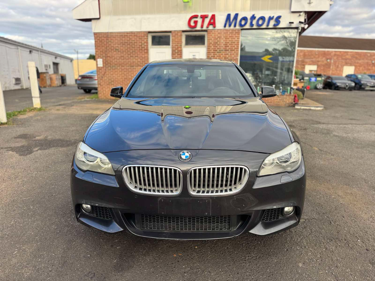 BMW 5 Series 4dr Sdn 550i xDrive AWD 2013