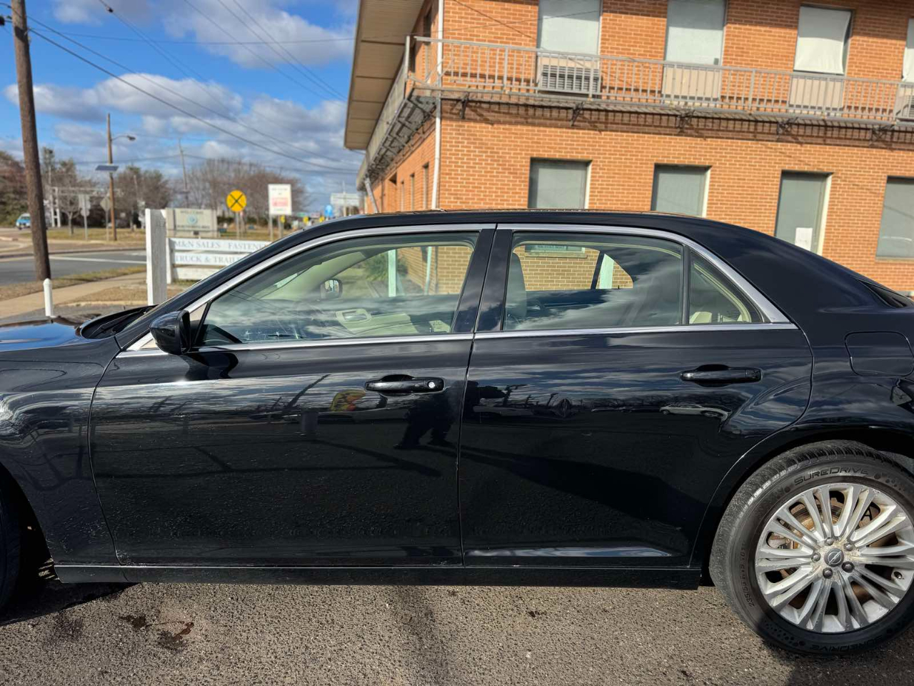 Chrysler 300 4dr Sdn AWD 2013