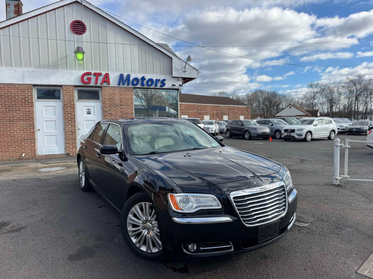 Chrysler 300 4dr Sdn AWD 2013