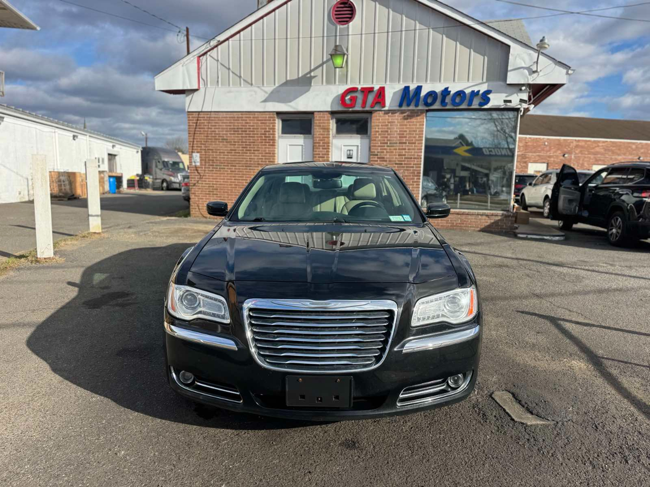 Chrysler 300 4dr Sdn AWD 2013