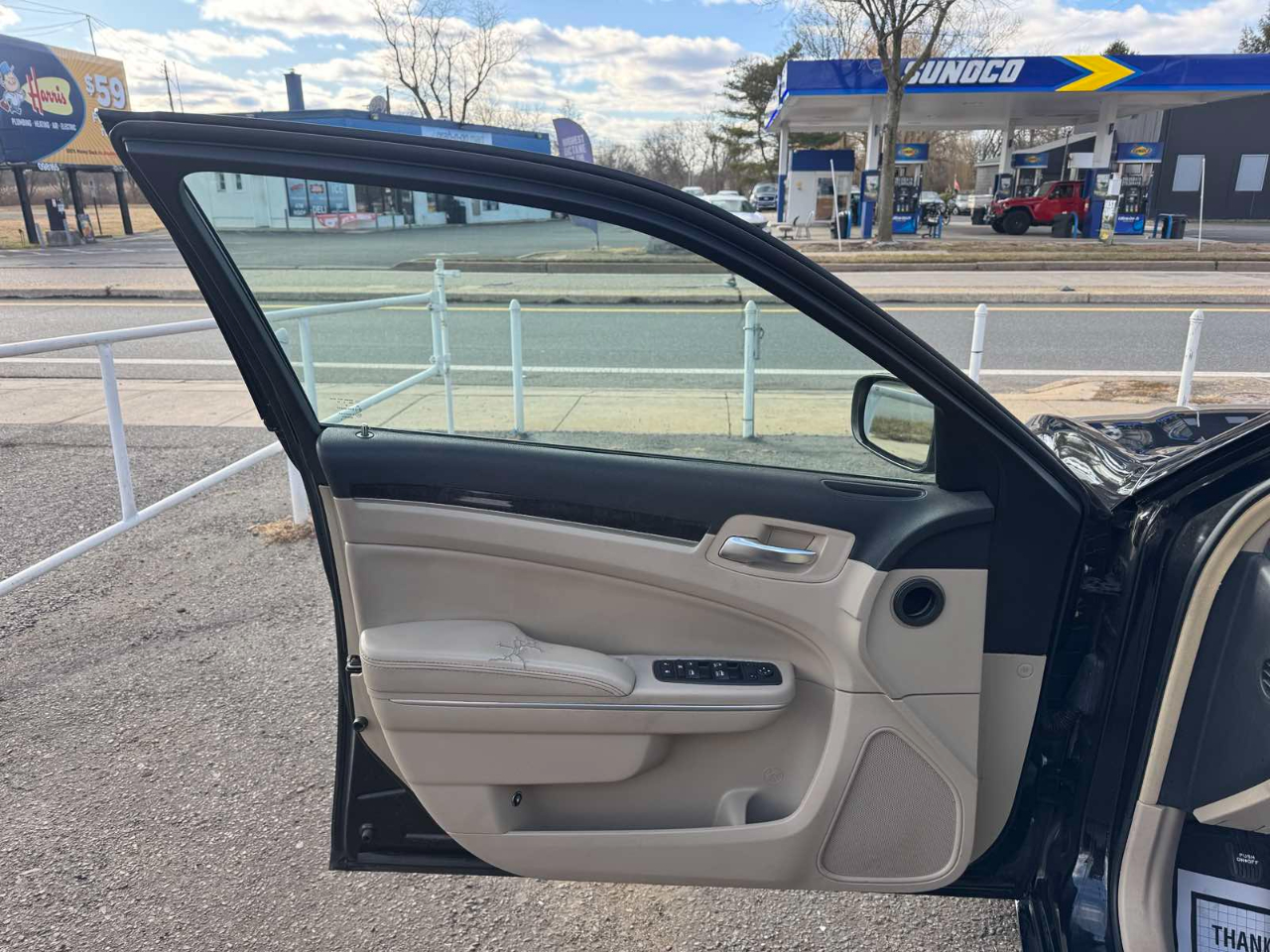 Chrysler 300 4dr Sdn AWD 2013