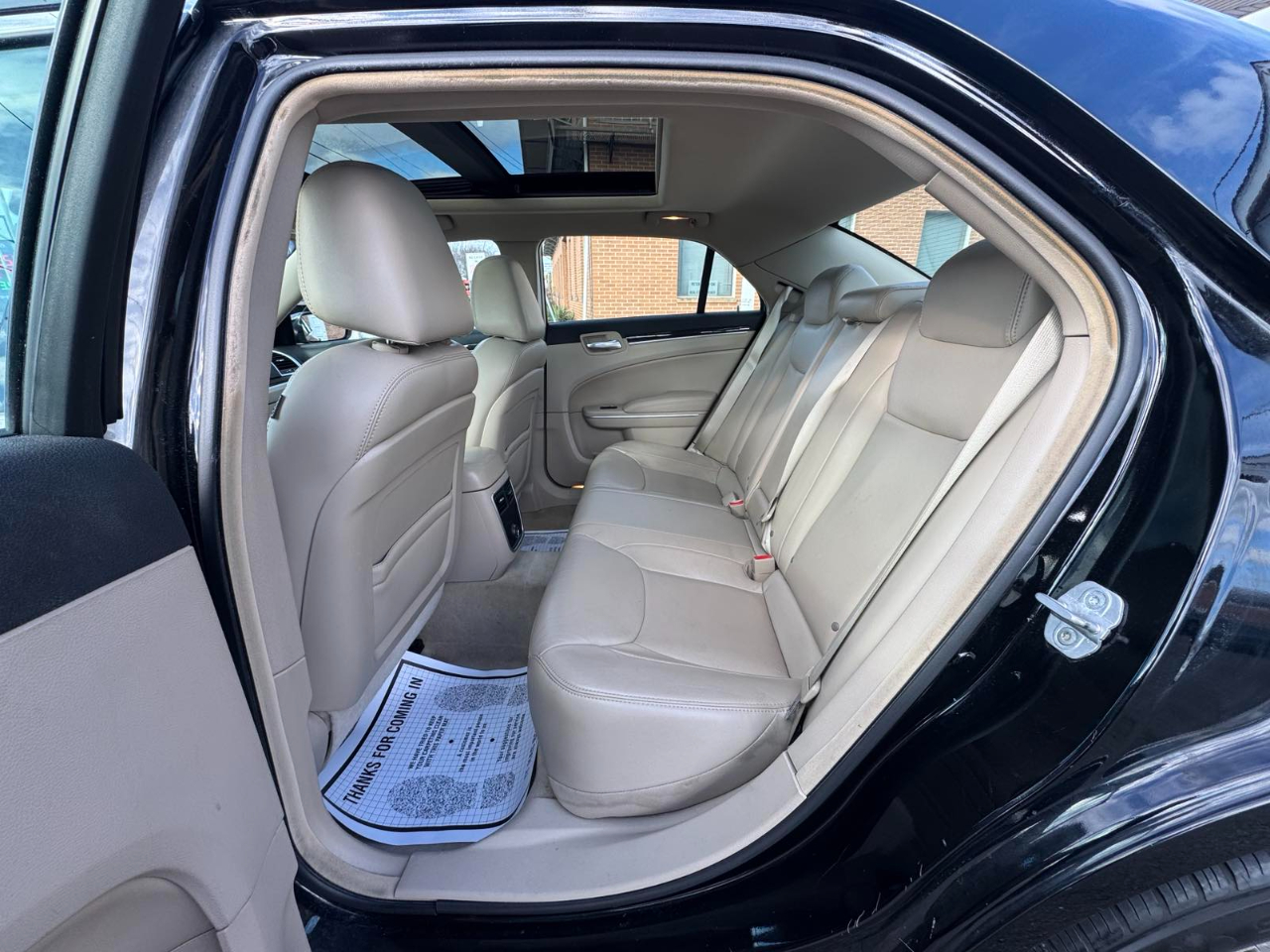 Chrysler 300 4dr Sdn AWD 2013